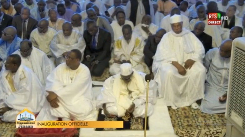 Massalikoul Jinane : Macky Sall et Me Abdoulaye Wade réunis (photos) Massalikoul Jinane : Macky Sall et Me Abdoulaye Wade réunis (photos)