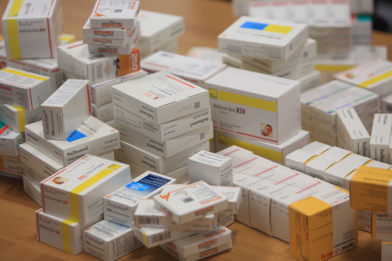 LUTTE CONTRE LES MALADIES NON TRANSMISSIBLES : ECOBANK/Saint-Louis offre des lots de médicaments à l’hôpital régional (photos)