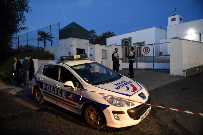 France : Une mosquée attaquée, deux hommes grièvement blessés.
