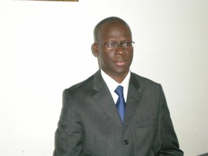 Saint-Louis: Wade tacle Bamba Dièye dans son propre bureau de vote Saint-Louis: Wade tacle Bamba Dièye dans son propre bureau de vote
