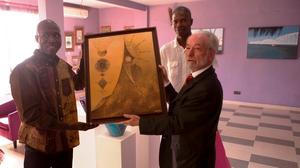 |PHOTOS| Le sacre d'Abdou Karim Fall: découvrez le talent de ce jeune peintre saint-louisien |PHOTOS| Le sacre d'Abdou Karim Fall: découvrez le talent de ce jeune peintre saint-louisien