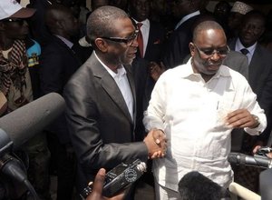 |AUDIO| Youssou Ndour chez Macky Sall : Un accord sur la baisse du coût de la vie et l'application des conclusions des assises nationales scellé |AUDIO| Youssou Ndour chez Macky Sall : Un accord sur la baisse du coût de la vie et l'application des conclusions des assises nationales scellé