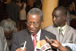 Le Ministre d'Etat Adama Sall démissionne et soutient Macky Sall sans condition Le Ministre d'Etat Adama Sall démissionne et soutient Macky Sall sans condition