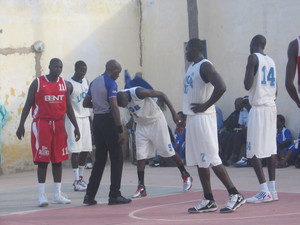 Basket Ball masculin : 2ème tour Play-off : l’UGB frappe fort Basket Ball masculin : 2ème tour Play-off : l’UGB frappe fort