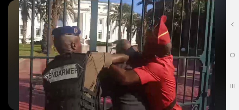 Protestation contre la hausse de l’électricité : Arrêté devant le palais, Guy Marius Sagna gardé à vue au commissariat du Plateau Protestation contre la hausse de l’électricité : Arrêté devant le palais, Guy Marius Sagna gardé à vue au commissariat du Plateau