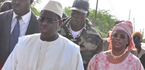 Macky Sall, romantique, déclare à sa femme : '' je n’ai pas trouvé du pétrole mais je t’ai trouvé !'' Macky Sall, romantique, déclare à sa femme : '' je n’ai pas trouvé du pétrole mais je t’ai trouvé !''