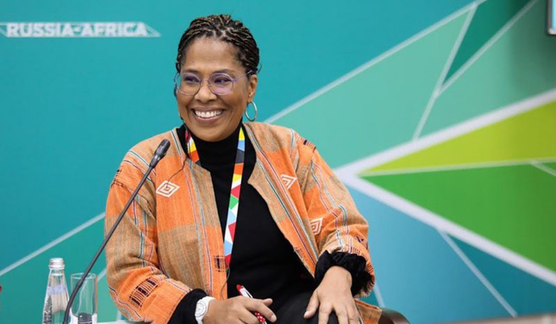 Nathalie YAMB ne ménage pas Macky SALL : " Cessez de vous comporter en serviteur zélé de Paris, à la recherche d’un dessert, et servez votre peuple" Nathalie YAMB ne ménage pas Macky SALL : " Cessez de vous comporter en serviteur zélé de Paris, à la recherche d’un dessert, et servez votre peuple"