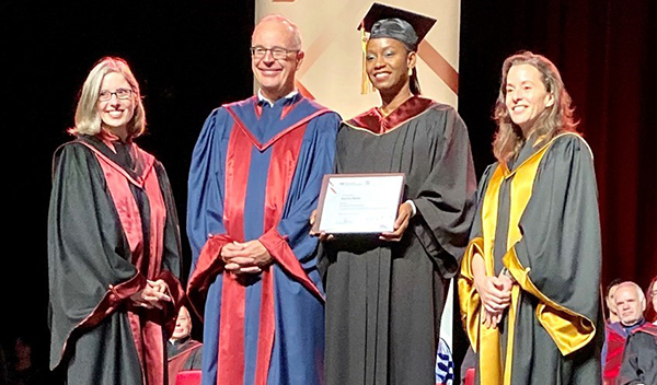 ENAP : Sophie Diallo remporte le prix Roland-Parenteau et la prestigieuse médaille d'or du Gouverneur général du Canada