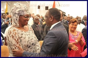 (PHOTOS) Le nouveau couple présidentiel en pleine discussion. (PHOTOS) Le nouveau couple présidentiel en pleine discussion.