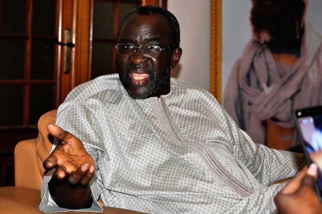 Cissé LO : " Si Macky SALL ne vire pas Yakham MBAYE ..." Cissé LO : " Si Macky SALL ne vire pas Yakham MBAYE ..."