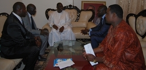 Diaspora: Une délégation de l'Asosciation Diaposen reçue par le Président Macky SALL. Diaspora: Une délégation de l'Asosciation Diaposen reçue par le Président Macky SALL.