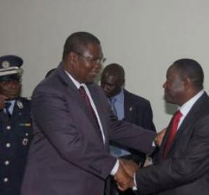Ousmane Ngom a passé le témoin à Mbaye Ndiaye Ousmane Ngom a passé le témoin à Mbaye Ndiaye