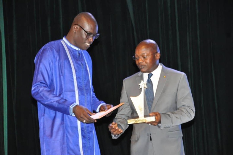 Documentaire TV : NDARINFO remporte le Prix d’excellence du Leadership Local Documentaire TV : NDARINFO remporte le Prix d’excellence du Leadership Local