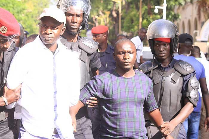 Le professeur Babacar Diop tabassé par des gardes pénitentiaires : Le Saes n'exclut pas de porter plainte. Le professeur Babacar Diop tabassé par des gardes pénitentiaires : Le Saes n'exclut pas de porter plainte.