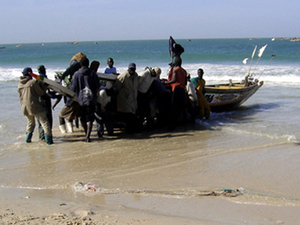 Mauritanie: l’Ambassadeur du Sénégal  visite la plage des pêcheurs