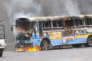 [Vidéo] Affaire Cheikh Béthio Thioune :  les Thiantakounes ont brûlés 5 bus tata