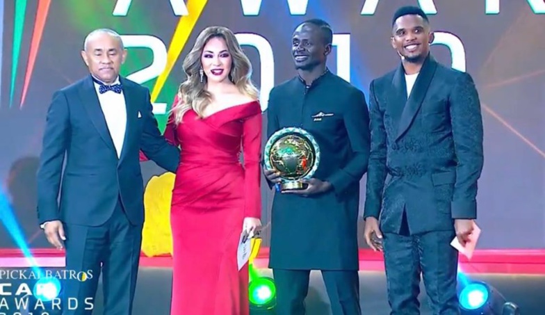 Le tacle de Samuel Eto’o à Salah et Mahrez Le tacle de Samuel Eto’o à Salah et Mahrez