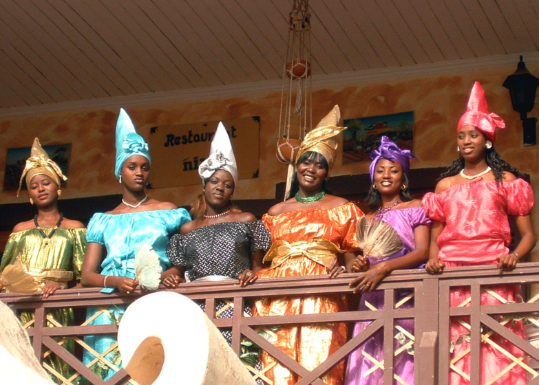 "Le bal des Signares", l’histoire du métissage franco-sénégalais "Le bal des Signares", l’histoire du métissage franco-sénégalais