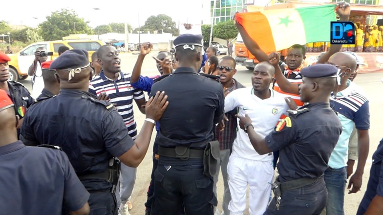 Distribution de flyers : 15 membres du collectif Ño Lànk arrêtés Distribution de flyers : 15 membres du collectif Ño Lànk arrêtés