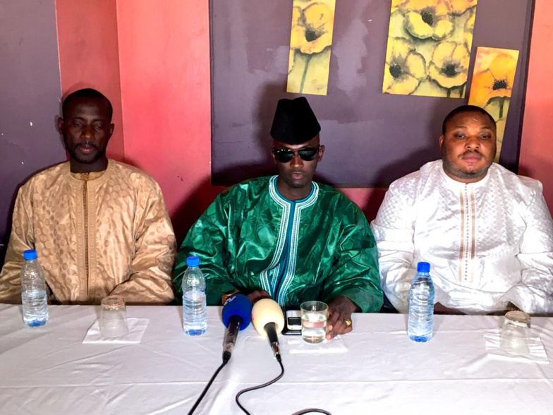 De jeunes « Mbacké-Mbacké » contre Pape Alé Niang : « Son livre sur le COUD est un tissu de mensonges … » De jeunes « Mbacké-Mbacké » contre Pape Alé Niang : « Son livre sur le COUD est un tissu de mensonges … »