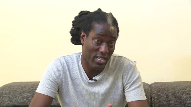 D’anciens militaires portent plainte contre le chanteur Mame Goor Djazaka D’anciens militaires portent plainte contre le chanteur Mame Goor Djazaka
