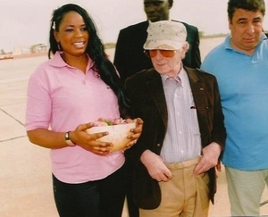 Photo| HUMOUR: Charles Aznavour aime le Cola ? Photo| HUMOUR: Charles Aznavour aime le Cola ?