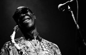 Absence de Manu Dibango à Saint-Louis : son manager s’explique