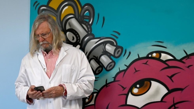 Le professeur Didier Raoult, spécialiste des maladies infectieuses, à Marseille, le 26 février 2020. GERARD JULIEN / AFP Le professeur Didier Raoult, spécialiste des maladies infectieuses, à Marseille, le 26 février 2020. GERARD JULIEN / AFP