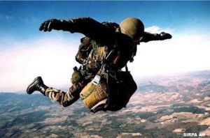 Saint-Louis : une parachutiste meurt au cours d'un exercice Saint-Louis : une parachutiste meurt au cours d'un exercice
