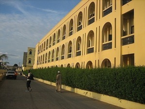 Hôpital Régional de Saint-Louis : Le SAS dénonce un déficit de 401 millions dans le budget de l’année 2012 Hôpital Régional de Saint-Louis : Le SAS dénonce un déficit de 401 millions dans le budget de l’année 2012