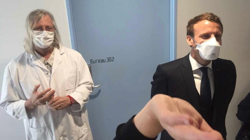Covid-19 : pour Emmanuel Macron, la bithérapie proposée par Didier Raoult doit être "testée"