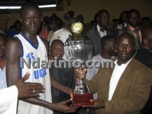 Vainqueur du DUC (68-59) en finale des Play Off, l’UGB a obtenu le premier titre national de son histoire. Vainqueur du DUC (68-59) en finale des Play Off, l’UGB a obtenu le premier titre national de son histoire.
