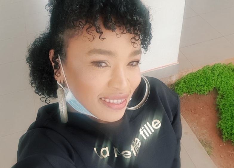 " Le Covid-Organics m’a complètement guéri", témoigne l'artiste malgache Tence Mena " Le Covid-Organics m’a complètement guéri", témoigne l'artiste malgache Tence Mena