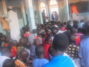 Ramadan - Action humanitaire: Une association offre la coupure du jeun à certaines daaras de Saint-Louis Ramadan - Action humanitaire: Une association offre la coupure du jeun à certaines daaras de Saint-Louis