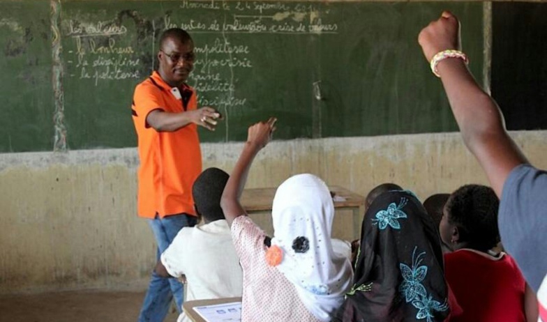 Reprise des cours à Saint-Louis : un système de récréation alternée, pas plus de 20 élèves dans une classe, 151 000 masques et 8 080 bouteilles de gel à mobiliser… Reprise des cours à Saint-Louis : un système de récréation alternée, pas plus de 20 élèves dans une classe, 151 000 masques et 8 080 bouteilles de gel à mobiliser…