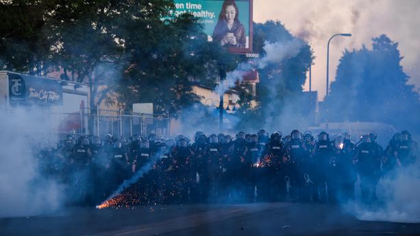 Mort de George Floyd: les manifestations violentes continuent malgré les couvre-feux Mort de George Floyd: les manifestations violentes continuent malgré les couvre-feux