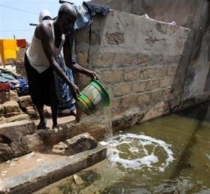 La visite nocturne de Macky Sall dans les zones inondées a fait couler les larmes de la population La visite nocturne de Macky Sall dans les zones inondées a fait couler les larmes de la population