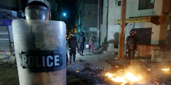 Manifestations contre le couvre-feu : 200 personnes ont été arrêtées (ministre)