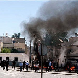 URGENT - LIBYE : L'ambassadeur américain en Libye a été tué dans l'attaque contre le consulat de Benghazi (source officielle libyenne) URGENT - LIBYE : L'ambassadeur américain en Libye a été tué dans l'attaque contre le consulat de Benghazi (source officielle libyenne)