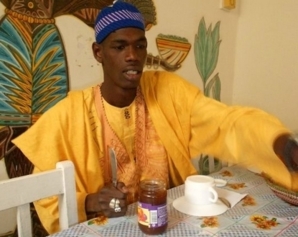 Djiby Seye alias « Ndiol Toth Toth »: « le théâtre sénégalais souffre énormément et a besoin de soins intensifs ». Djiby Seye alias « Ndiol Toth Toth »: « le théâtre sénégalais souffre énormément et a besoin de soins intensifs ».