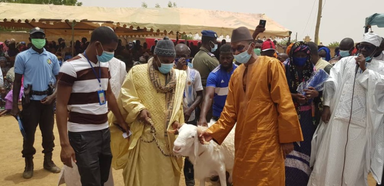 Direct – Matam : Moussa BADLÉ remet du matériel d’irrigation et des instrants aux producteurs (photos)