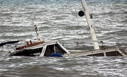 Naufrage d’une embarcation de touristes au large de Saint-Louis. Naufrage d’une embarcation de touristes au large de Saint-Louis.