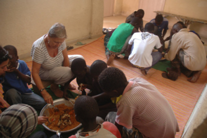 À Saint-Louis du Sénégal, la mère des enfants des rues. À Saint-Louis du Sénégal, la mère des enfants des rues.