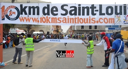 10 km de Saint-Louis: Vainqueur de la course, Samba Faye empoche 1 million 500 mille francs. 10 km de Saint-Louis: Vainqueur de la course, Samba Faye empoche 1 million 500 mille francs.