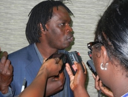 Parrain de la 14-éme édition du Fanal:  Baaba Maal pense à l'organisation des blues du fleuve à Saint-Louis. Parrain de la 14-éme édition du Fanal:  Baaba Maal pense à l'organisation des blues du fleuve à Saint-Louis.