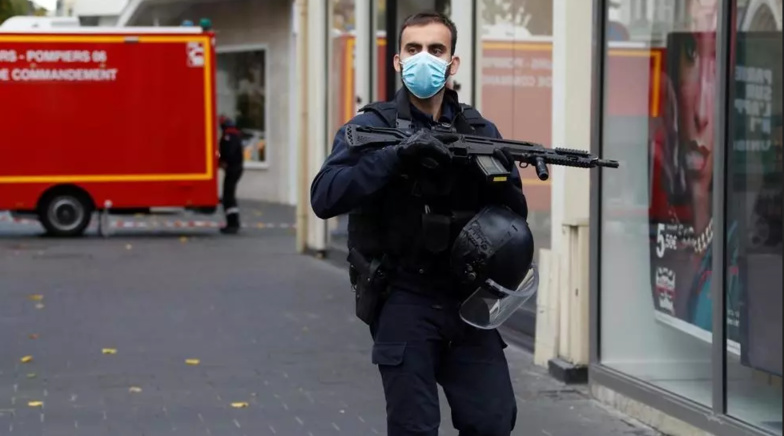 France: trois morts et plusieurs blessés dans une attaque au couteau à Nice (sud), l'auteur interpellé (source policière)
