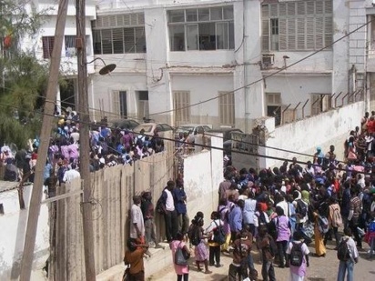 Lycée de Rao: les élèves décrètent une grève de 72 heures pour dénoncer le manque de professeur  et de salles de classe.