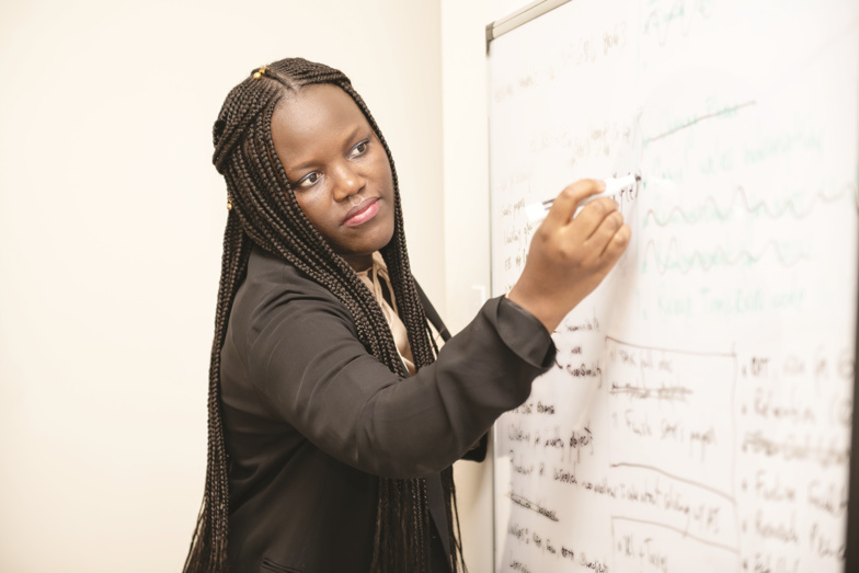 Intelligence artificielle: Adji Bousso Dieng, première femme noire professeure à Princeton