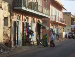 Saint-Louis- Crise malienne: "Fouilles corporelles" et contrôles électroniques devant des lieux abritant des Occidentaux. Saint-Louis- Crise malienne: "Fouilles corporelles" et contrôles électroniques devant des lieux abritant des Occidentaux.