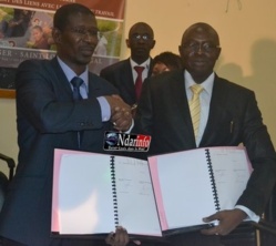 Le ministre et le recteur, après la signature du CDP.